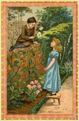 Garçon assis sur un mur offrant des fleurs à une fille