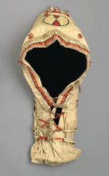 Planche de berceau avec travail de piquants, fabriquée par le peuple Arapaho, c.1870s