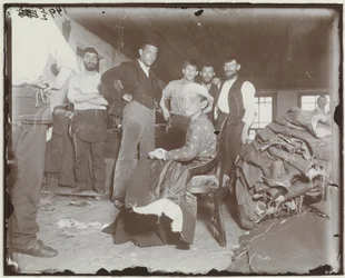 Dans un atelier de misère