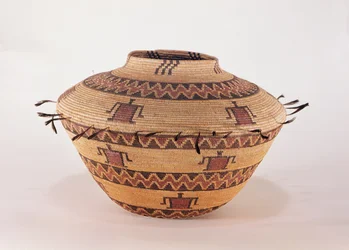 Panier de stockage Pomo avec plumes, de Californie