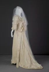 Robe de mariée, 1892