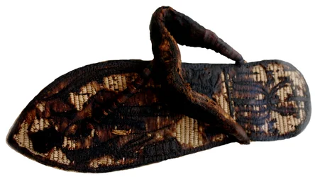 Sandale de Toutankhamon décorée de prisonniers liés et de symboles sema-tawy, 14ème siècle av. J.-C.