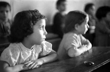 FILLE DE CLASSE, ÉCOLE DE CROTONE