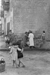 Enfants et femmes à Qualiano, Naples, Italie