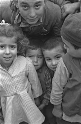 Enfants à Venosa, Basilicate, Italie
