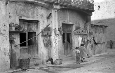 FILLES À CROTONE