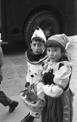 ENFANTS MASQUÉS À CROTONE, Crotone
