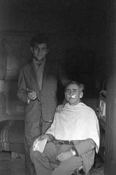 THE SHANGHAI NEIGHBORHOOD BARBER, Crotone