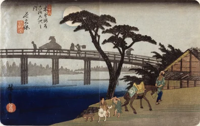 (Silhouettes grises sur un pont)