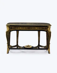 Une paire de tables de console en écaille de tortue brune montée en or moulu, vers 1710