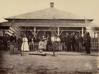 Planche 11. Le général Grant et son groupe à Fort Sanders, 1869 (photo)