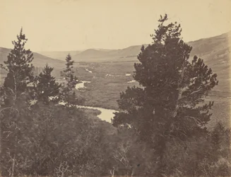 Planche 14. Vallée du Grand Laramie, vue des montagnes, 1869 (photo)