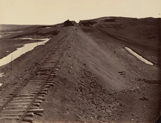 Planche 2. Canon de granit, depuis le réservoir d