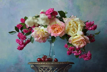 Roses et cerises élégantes