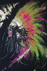 Coiffe aux plumes colorées