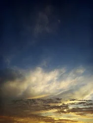 Un ciel crépusculaire haut en couleur