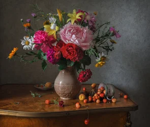 Nature morte estivale aux couleurs vives