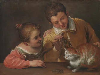 Deux enfants taquinant un chat