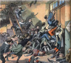 Une école brûlée à Cleveland (États-Unis). Gravure du journal « Le Petit Parisien », 22/03/1908. Collection privée.