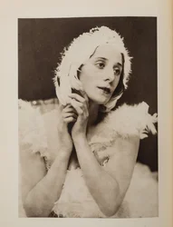 Anna Pavlova dans le ballet La Mort du cygne de Camille Saint-Saëns