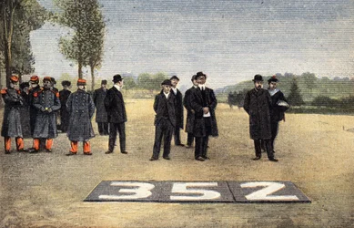 Aviation française : La trace des routes aériennes. Gravure. Un des journaux « Le petit parisien » du 11/06/1910. Collection privée.