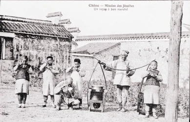 Mission des Jésuites fournissant des repas bon marché en Chine Photographie du début du 20e siècle