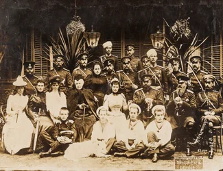 Les membres de la famille Romanov, lors des manœuvres militaires d