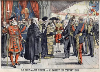 Londres, Grande-Bretagne. Sir Marcus Samuel présente une boîte en or au président Émile Loubet après la réception au Guildhall. Le Petit Journal, juillet 1903