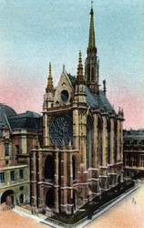 Paris : vue extérieure de la Sainte-Chapelle (XIIIe siècle, architecture gothique). Photographie de 1920 dans « Album Artistique » de la ville de Paris. Collection privée.