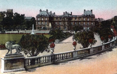 Paris : le Palais et le Jardin du Luxembourg. Photographie de 1920 dans « Album Artistique » de la ville de Paris. Collection privée.