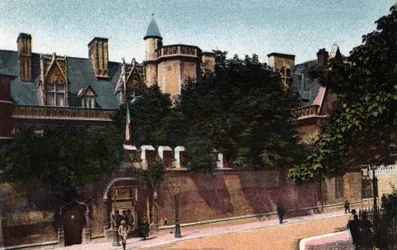 Paris : vue du Musée de Cluny. Photographie de 1920 dans « Album Artistique » de la ville de Paris. Collection privée.
