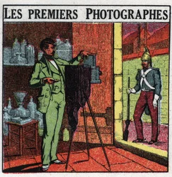 Photographie : les premiers photographes au XIXe siècle. Photographe portraiturant un soldat dans son studio. Illustration anonyme de 1925. Collection privée.