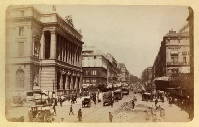 La ville de Marseille et ses environs vers 1885-1890 : Perspective de la rue Canebière et de la rue de Noailles, Collection privée
