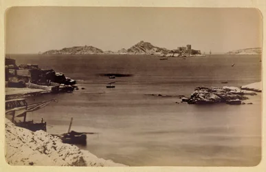 La ville de Marseille et ses environs vers 1885-1890 : le château d