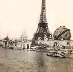 Exposition Universelle de 1900 à Paris : Le Globe Céleste et la Tour Eiffel - collection privée