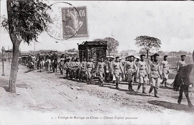 Cortège de mariage en Chine Photographie du début du 20ème siècle - Collection privée