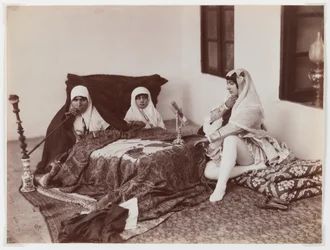 Dames reposant dans le harem