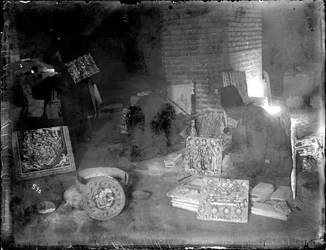 Fabricants de carreaux dans leur atelier, vers 1880-1930