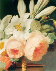Bouquet de lys et de roses dans un panier sur une chiffonnière (détail)