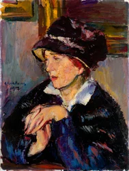 Femme avec un chapeau noir