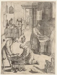 Des hommes et des femmes qui pèsent, tamisent et préparent du bouillon