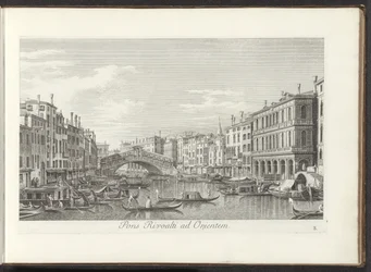 Vue sur le Grand Canal et le pont du Rialto à Venise