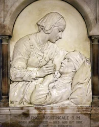 Florence Nightingale réconfortant un homme blessé
