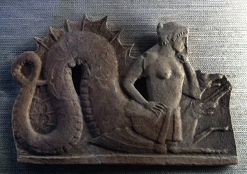 Le monstre fabuleux Scylla, qui, avec Charybde, gardait le détroit de Messine. Musée du Louvre, Paris.