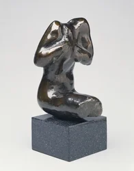 Petit torse féminin assis