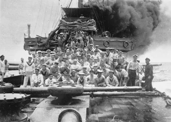 Portrait de groupe de certains membres non identifiés de l