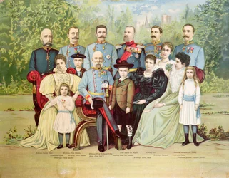 Membres de la famille impériale autrichienne groupés autour de l