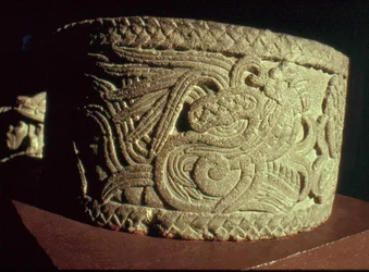 Urne avec serpent à plumes