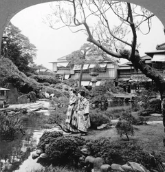 Servantes japonaises dans un jardin, 1904