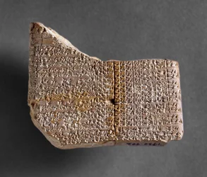 Tablette astronomique de Kish, enregistrant les levers et couchers de Vénus des six premières années du règne du roi de Babylone, 7ème siècle